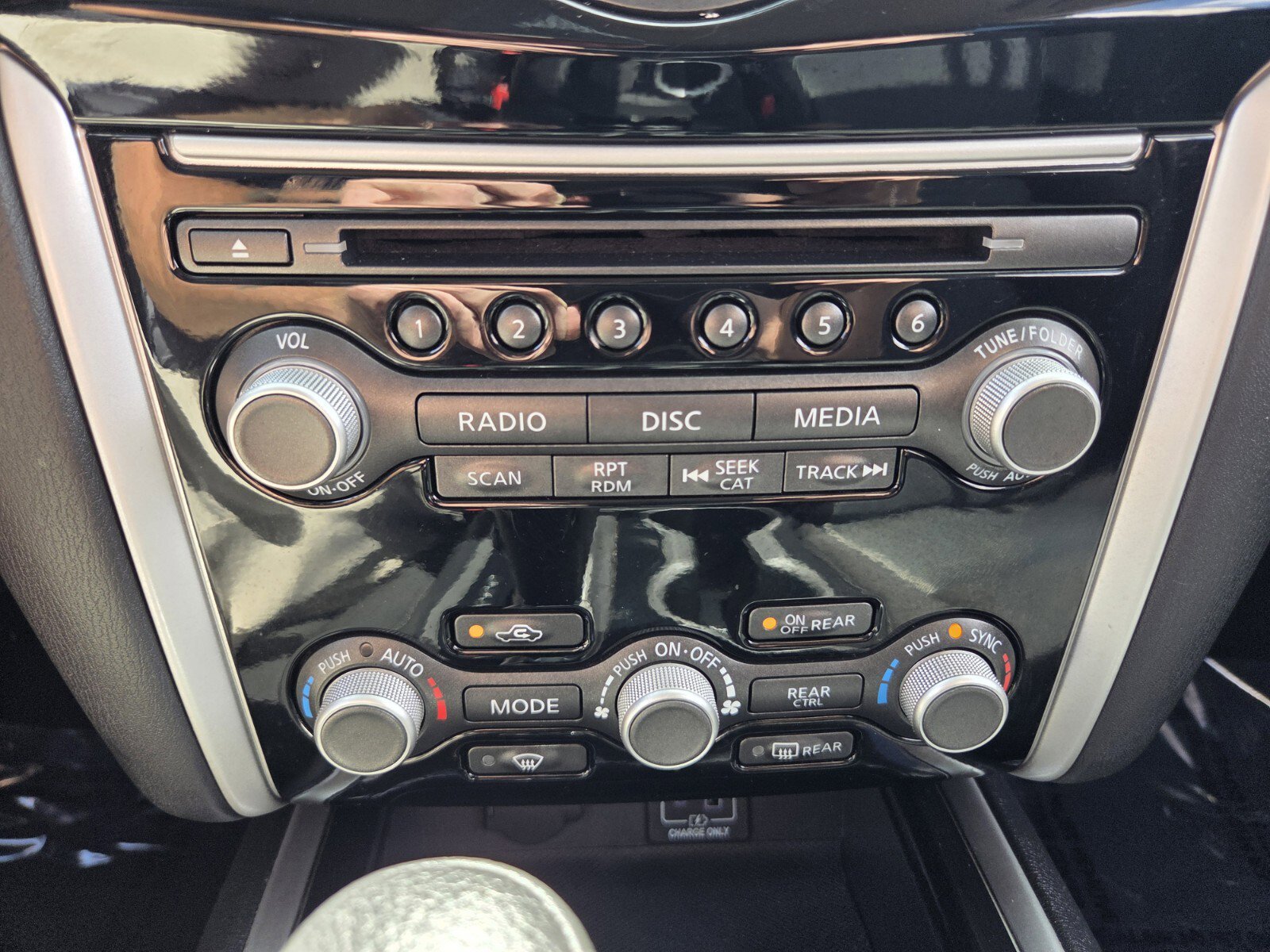 Used 2020 Nissan Pathfinder S FWD image 24