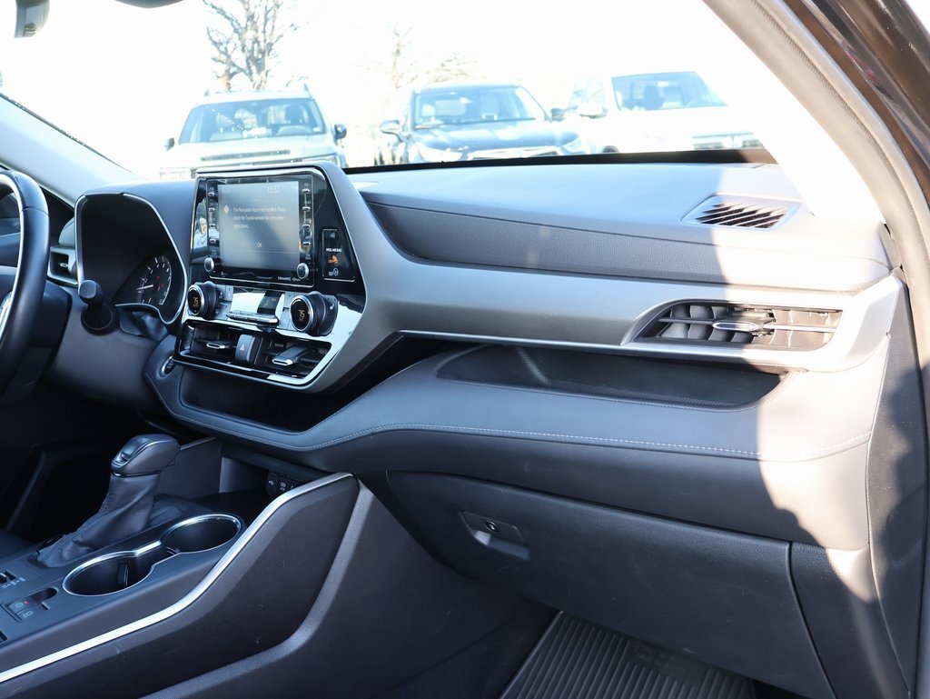 Used 2020 Toyota Highlander XLE image 9
