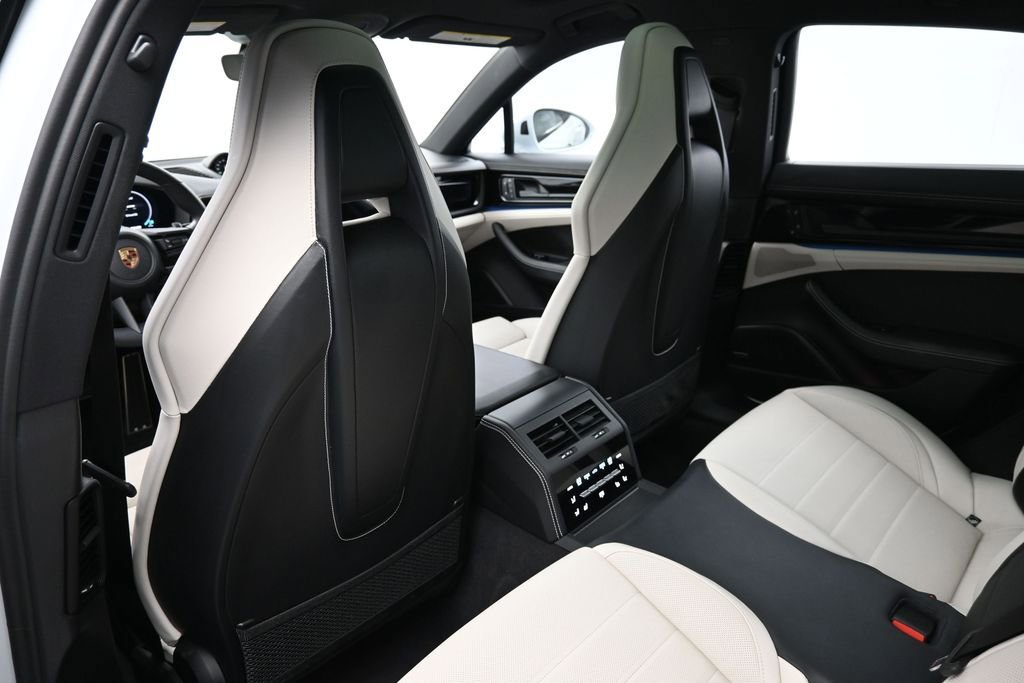 Certified 2025 Porsche Panamera 4S AWD/4WD image 8