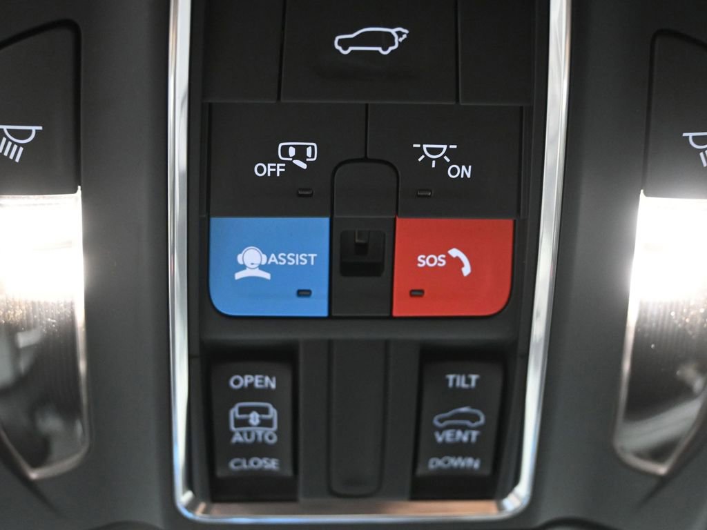 Used 2025 Jeep Grand Cherokee L Altitude AWD/4WD image 18