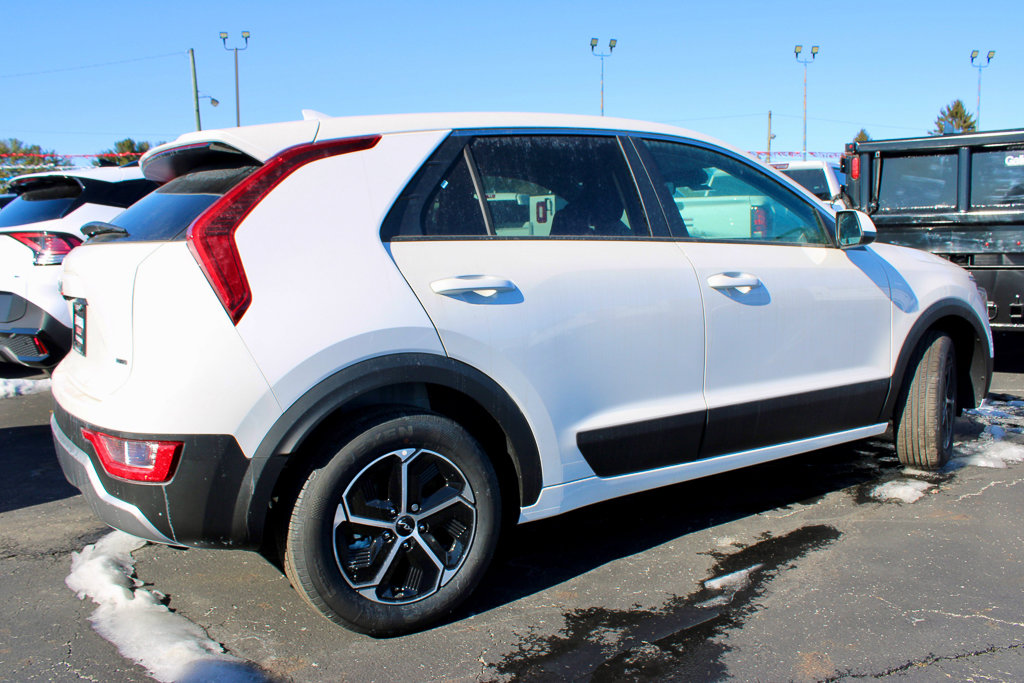 New 2025 Kia Niro LX image 4