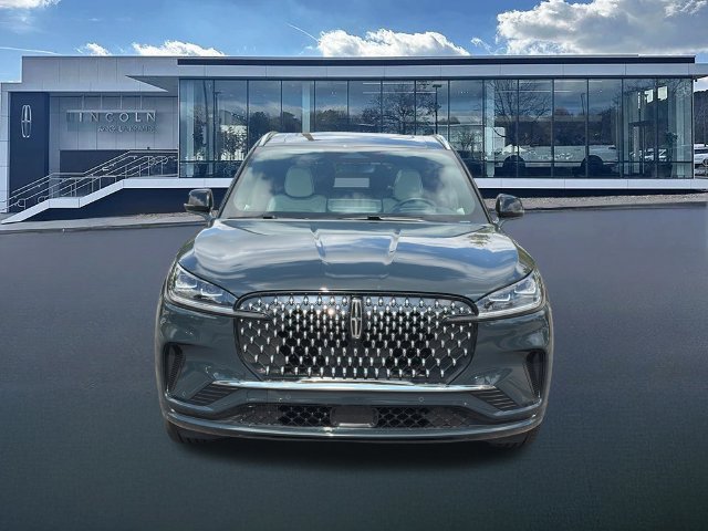 New 2027 Lincoln Aviator Black Label AWD/4WD image 2