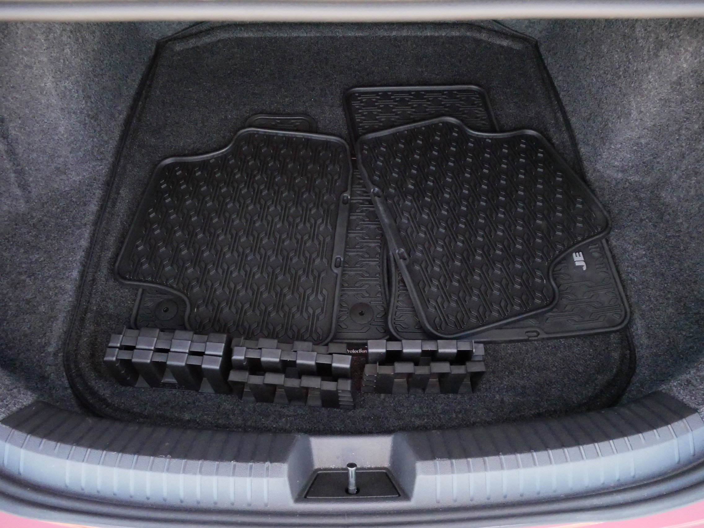 Certified 2025 Volkswagen Jetta Sport FWD image 18