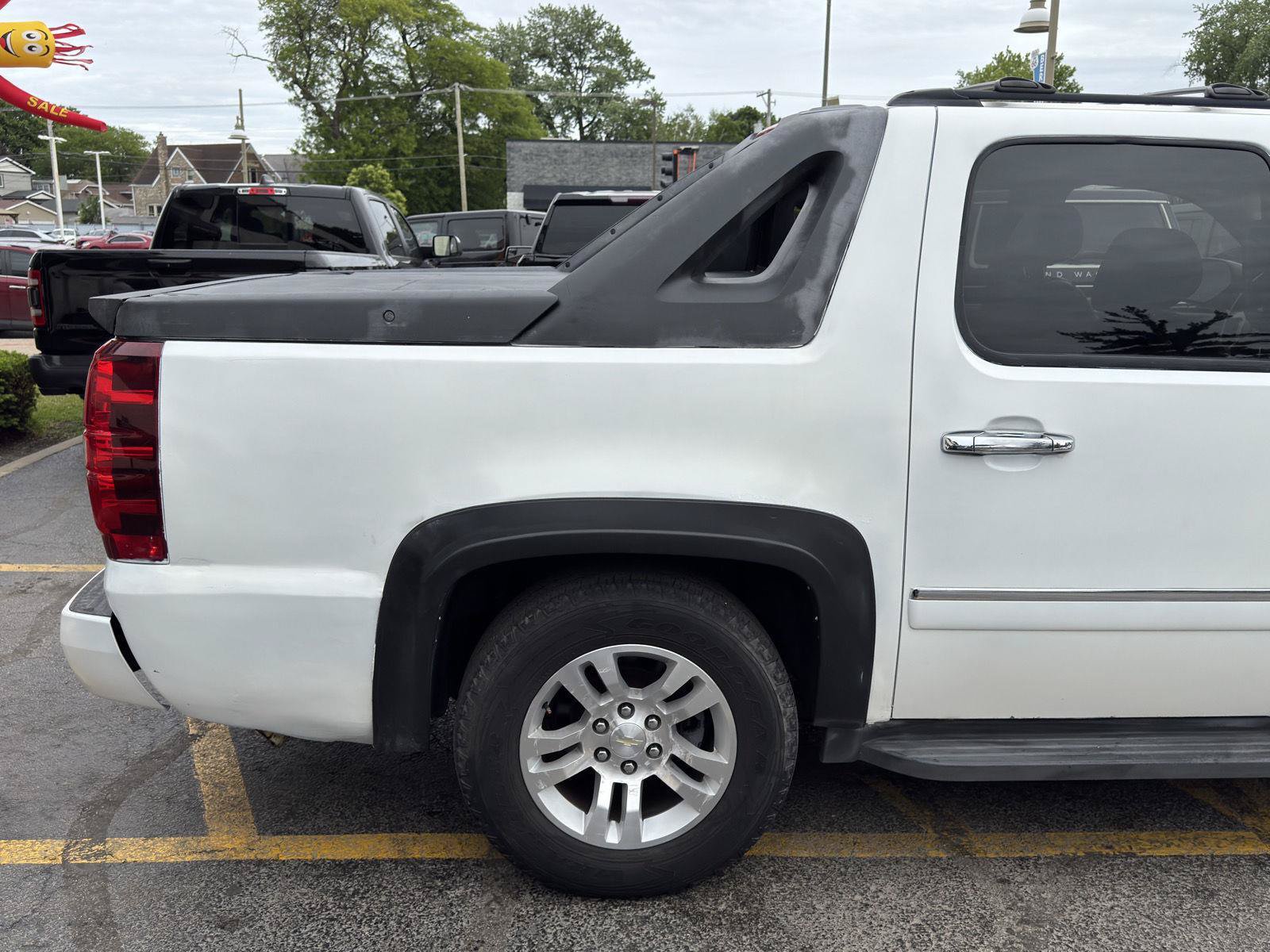 Used 2011 Chevrolet Avalanche LTZ AWD/4WD image 11