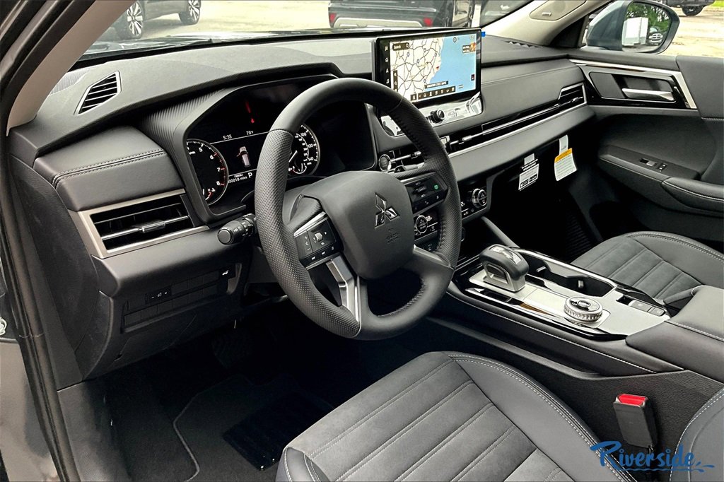 New 2025 Mitsubishi Outlander SE image 6