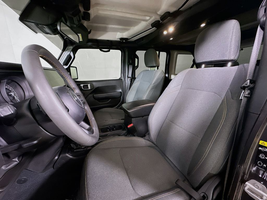 Used 2024 Jeep Wrangler Unlimited image 15