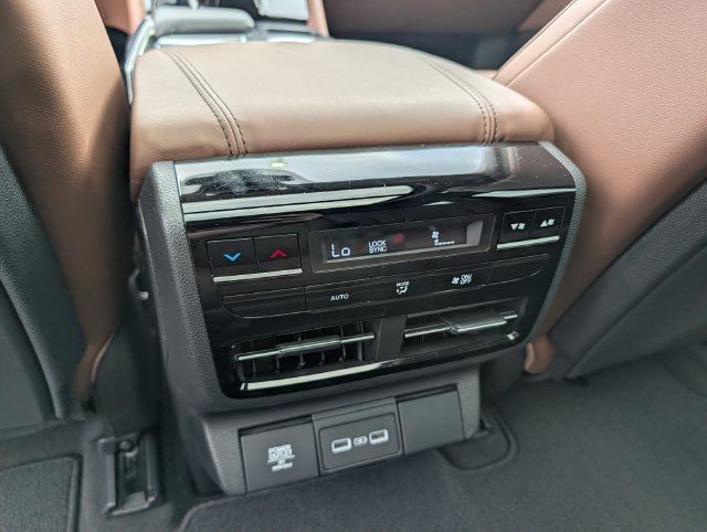 Used 2024 Acura MDX w/ Technology Package AWD/4WD image 10