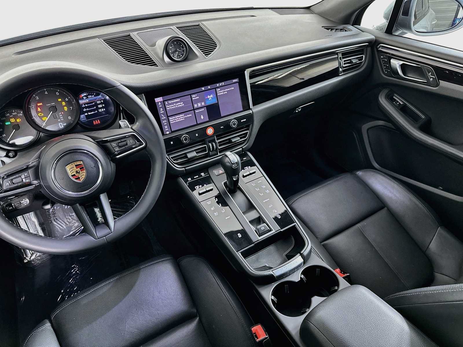 Certified 2023 Porsche Macan AWD/4WD image 25