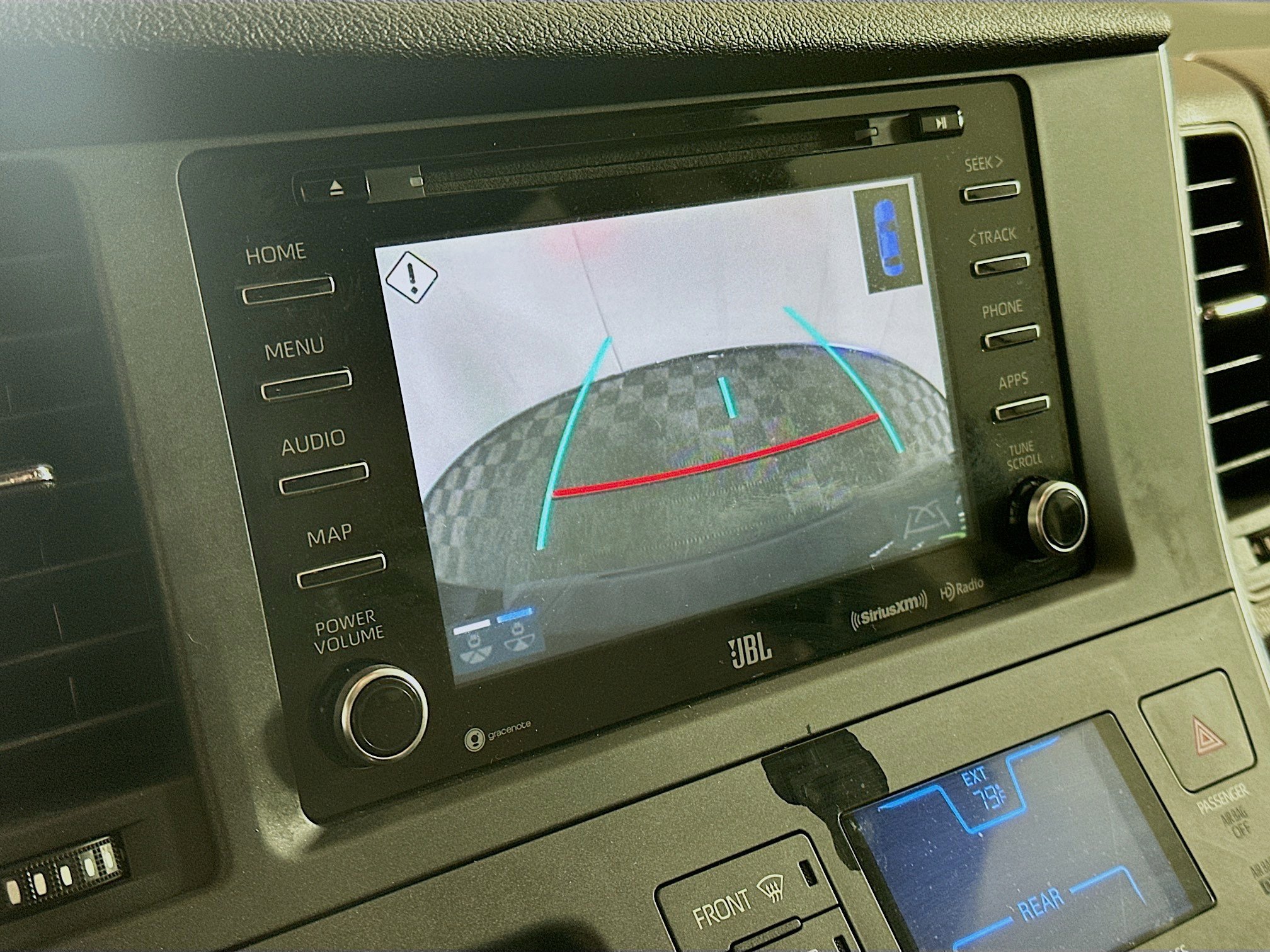 Used 2018 Toyota Sienna Limited image 23