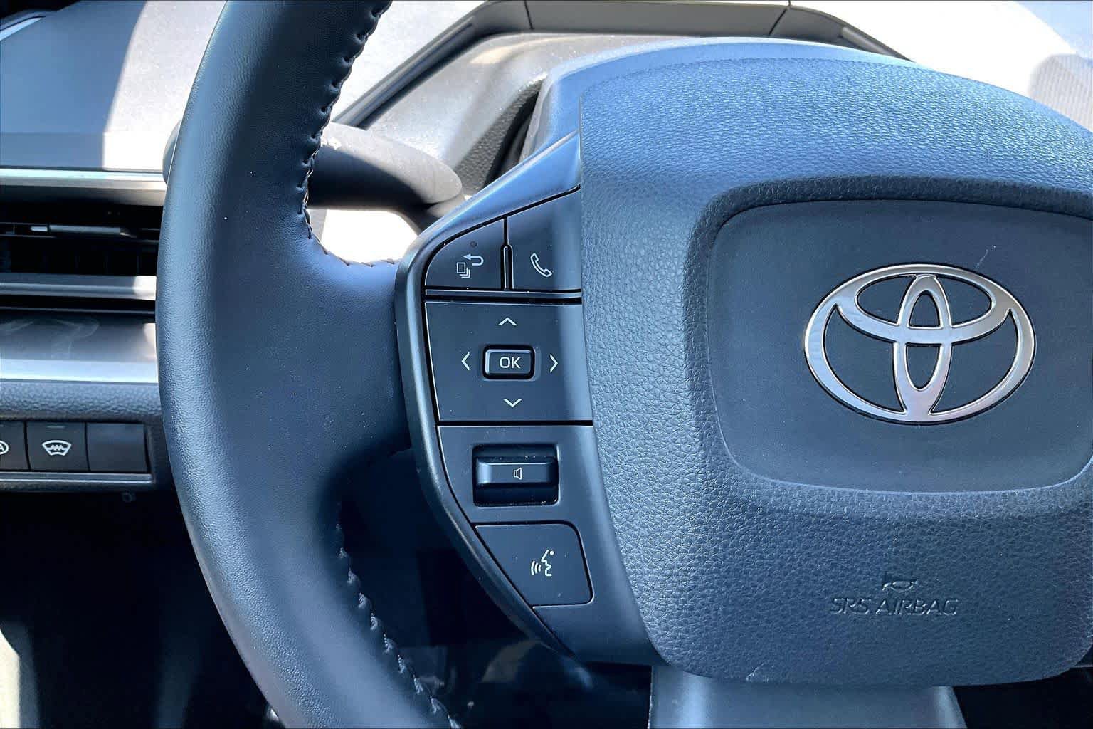 Used 2025 Toyota Prius LE FWD image 23