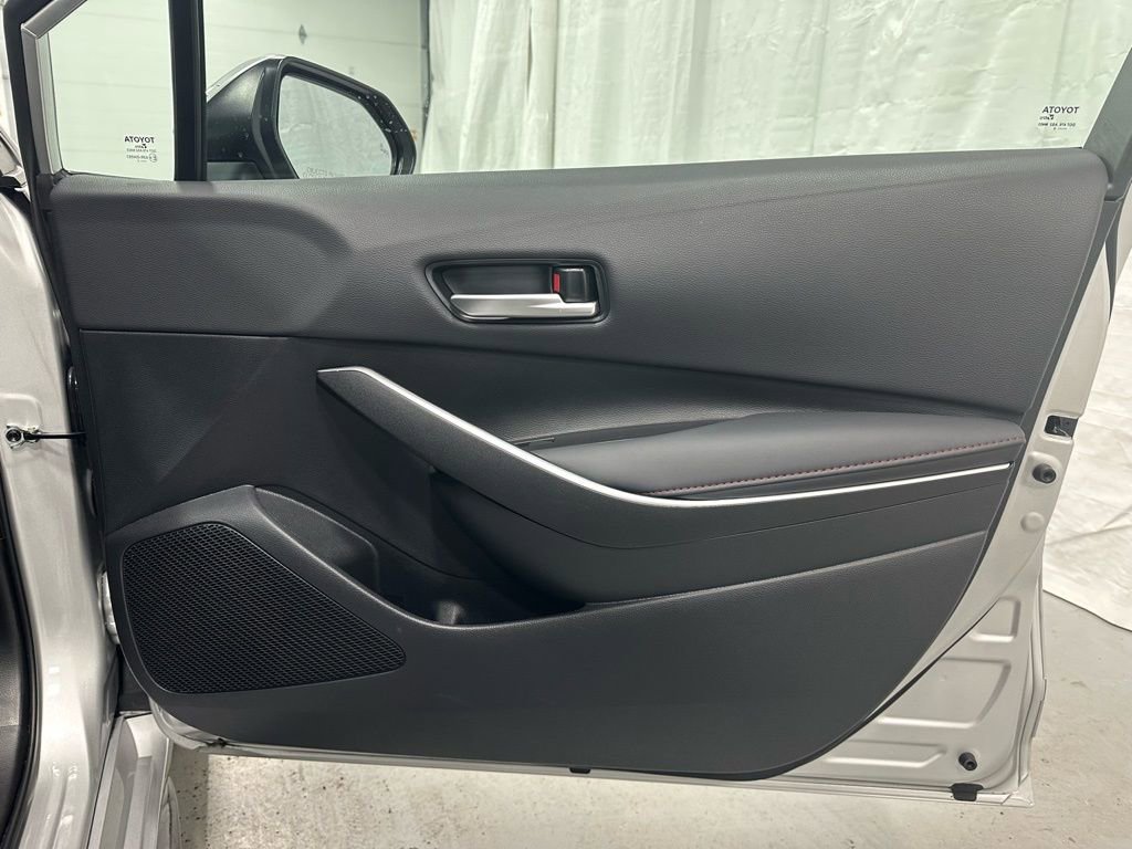 Used 2025 Toyota Corolla SE w/ SE Premium Package image 56