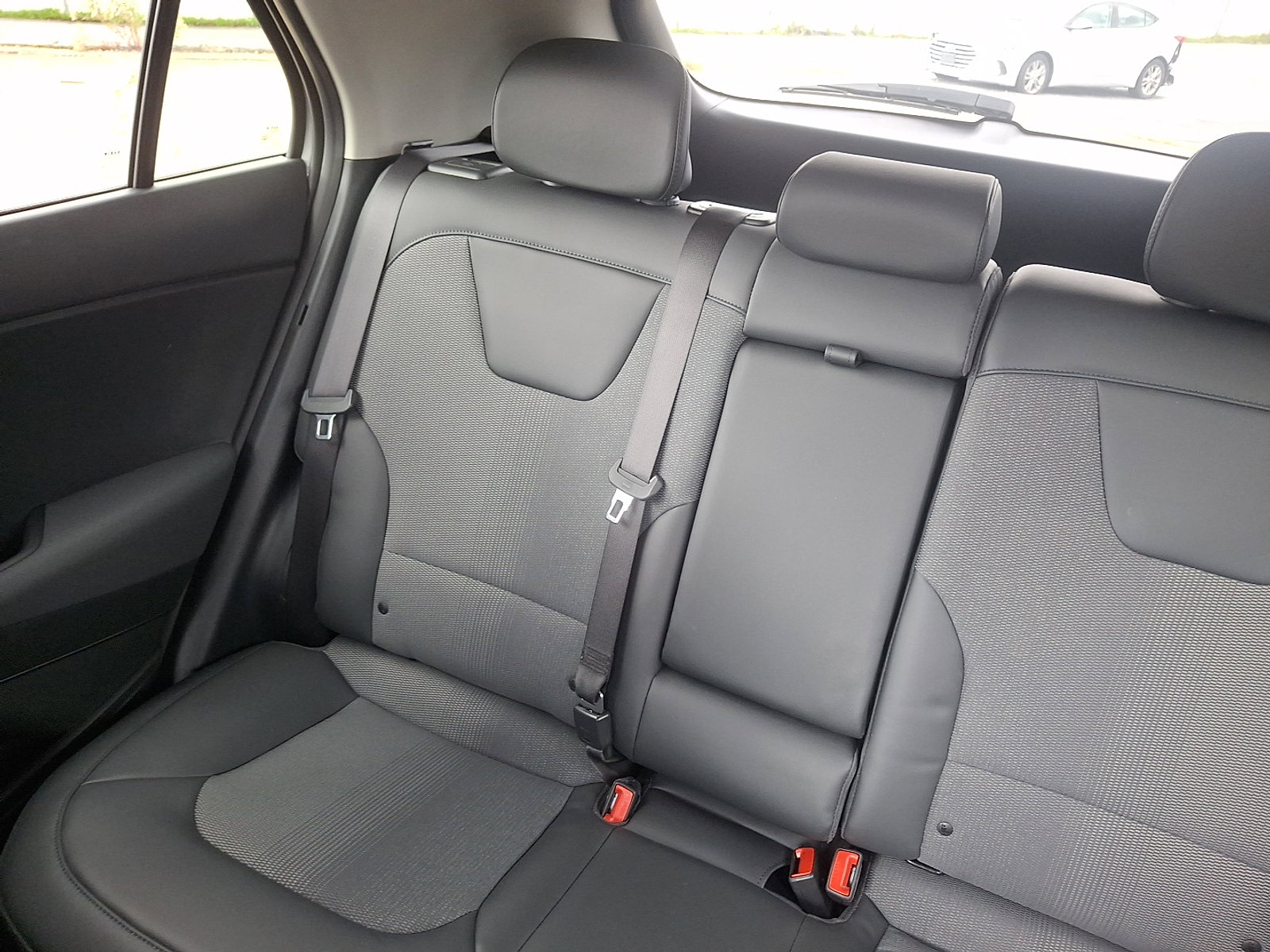 Used 2023 Kia Niro EX image 18