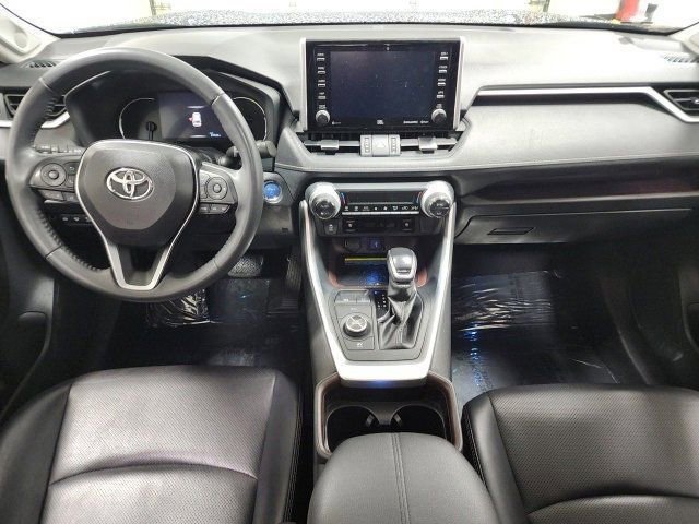 Used 2020 Toyota RAV4 Limited image 2