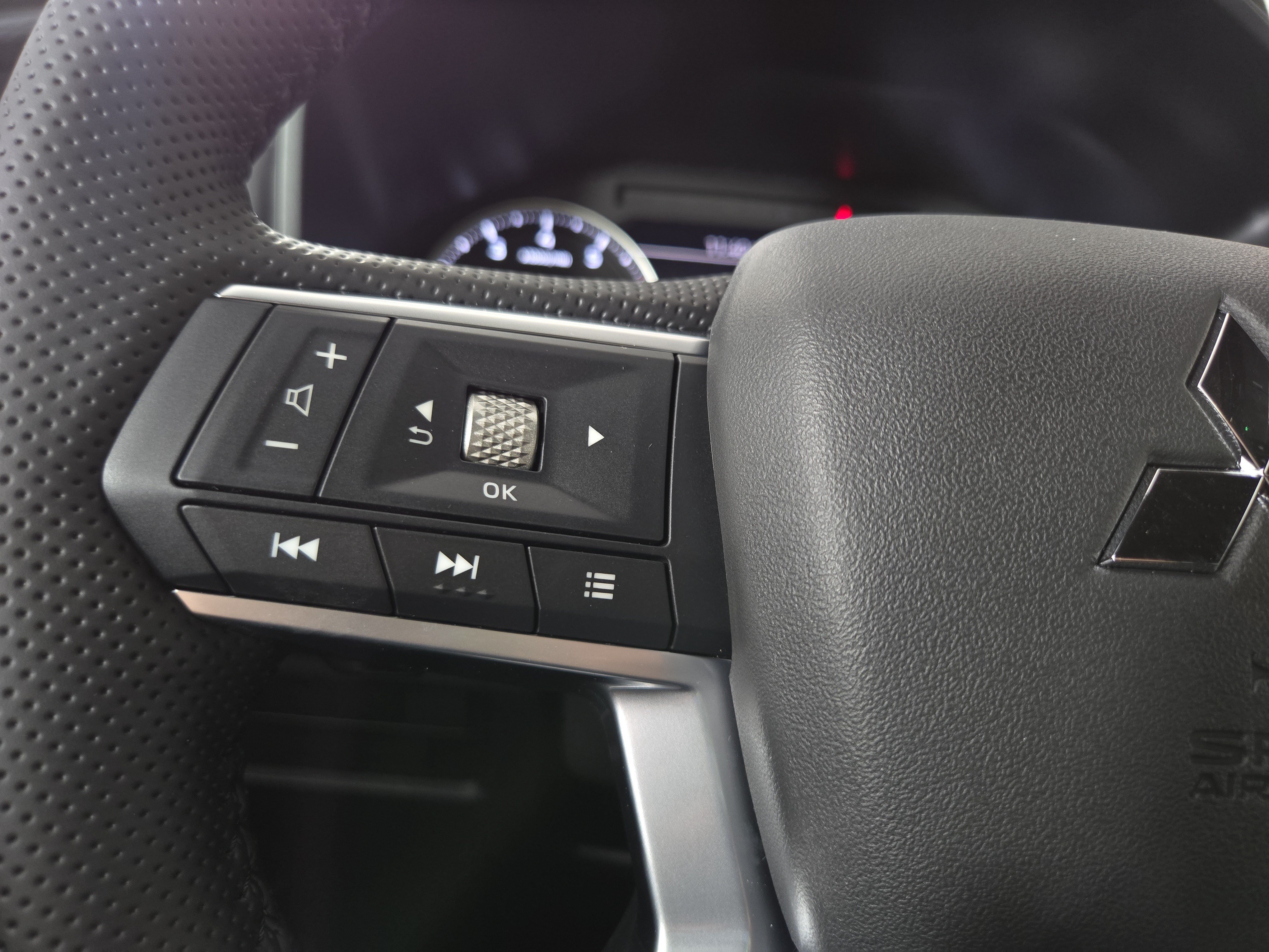 New 2026 Mitsubishi Outlander LE AWD/4WD image 15