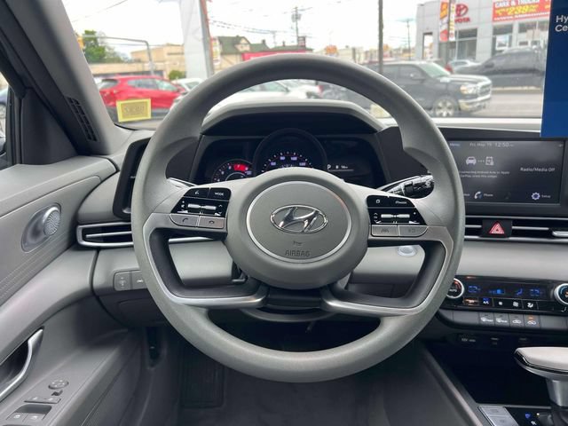 Used 2023 Hyundai Elantra SEL FWD image 14