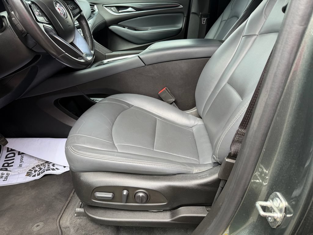 Used 2023 Buick Enclave Essence AWD/4WD image 13