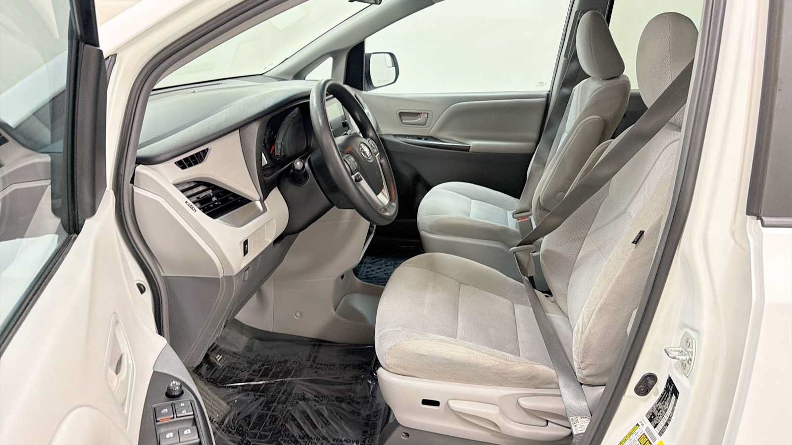 Used 2015 Toyota Sienna L FWD image 13