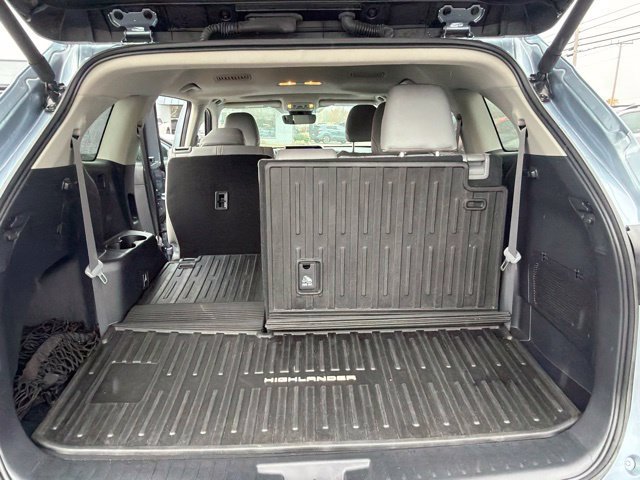 Used 2024 Toyota Highlander XLE AWD/4WD image 14