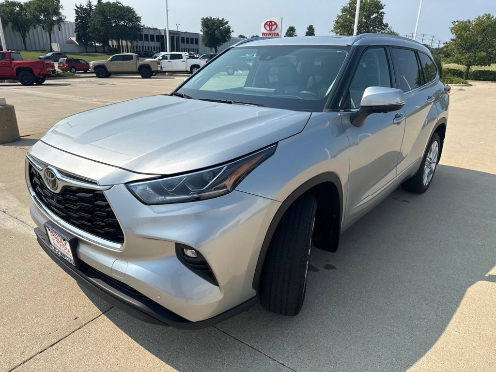 Used 2023 Toyota Highlander Limited AWD/4WD image 6
