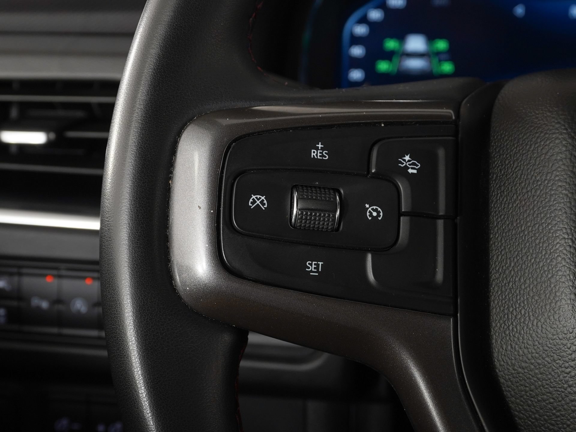 Used 2024 Chevrolet Suburban RST RWD image 20