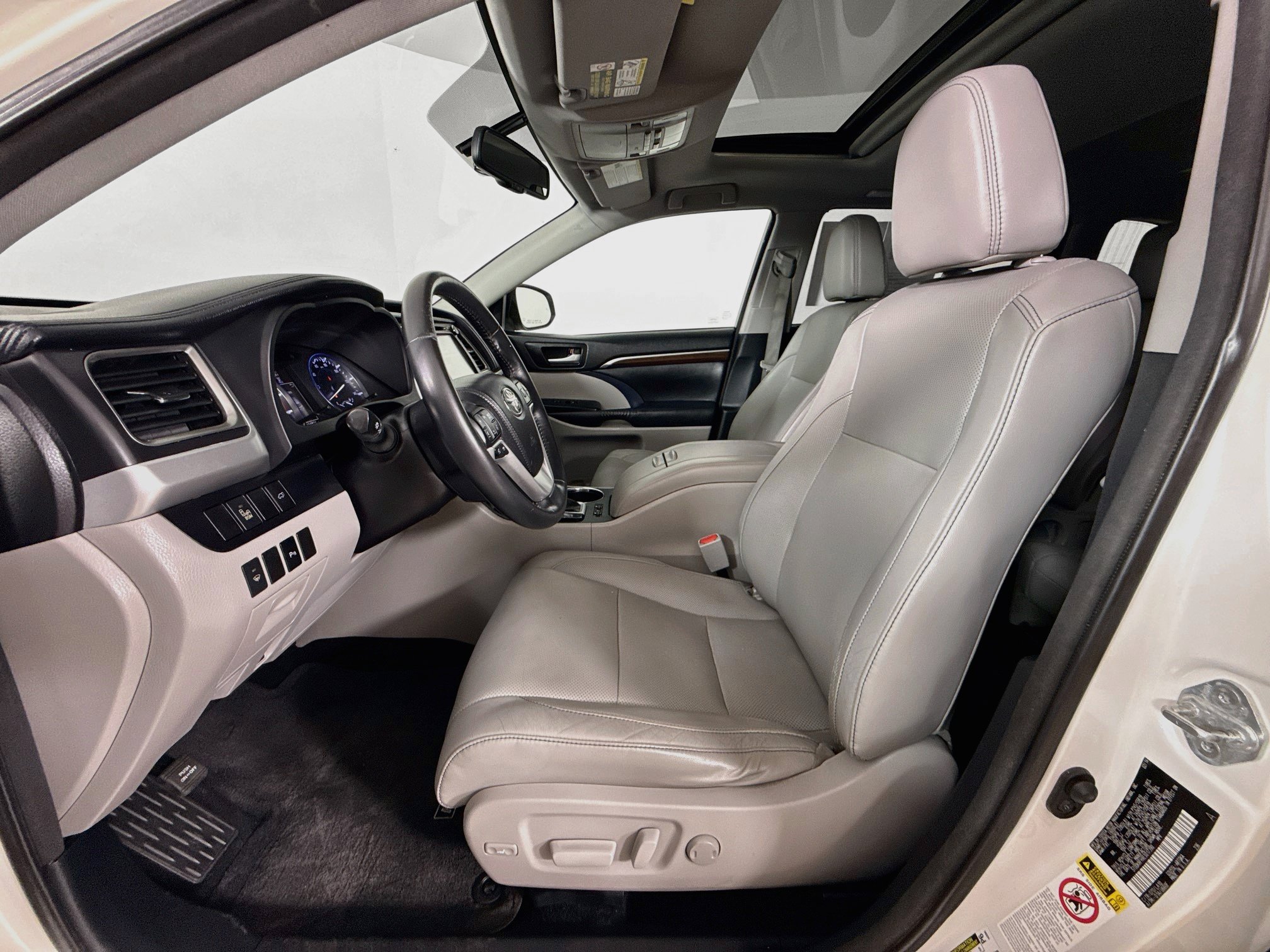 Used 2014 Toyota Highlander Limited AWD/4WD image 23