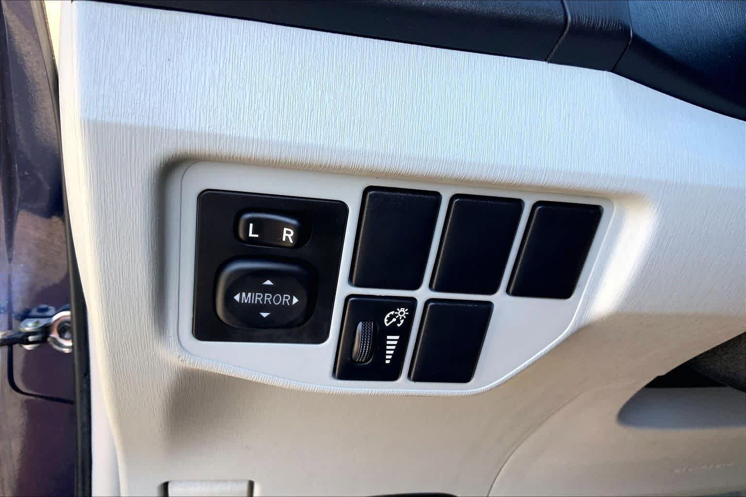 Used 2014 Toyota Prius Three FWD image 32