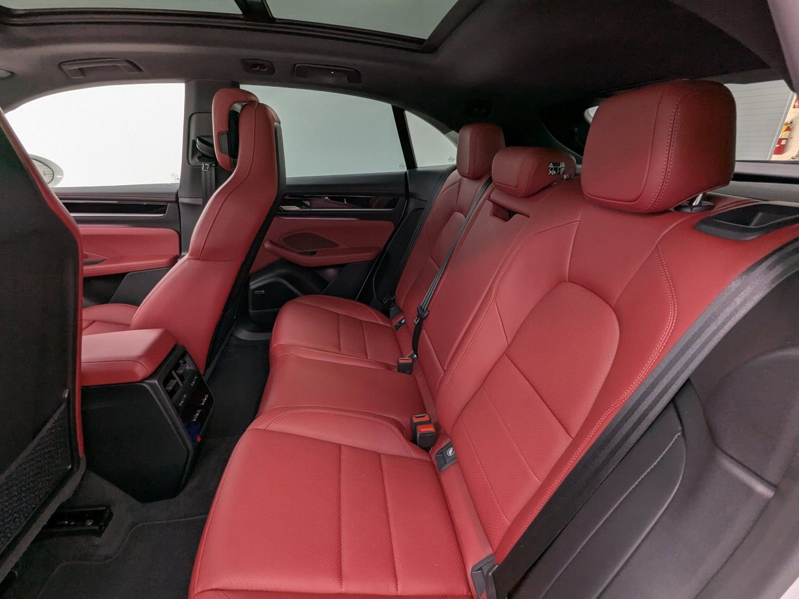 New 2025 Porsche Macan 4 Electric AWD/4WD image 21