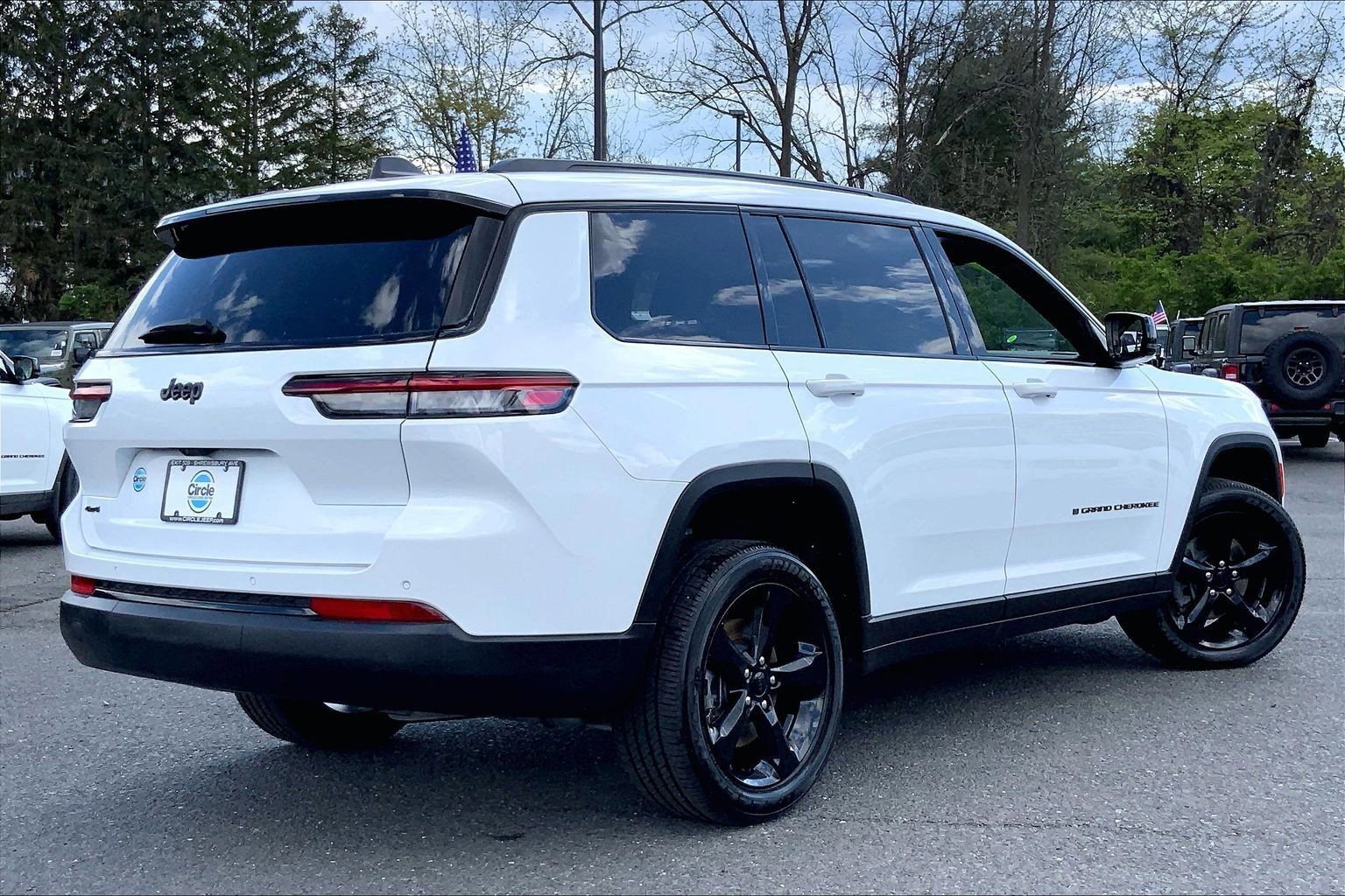 Certified 2025 Jeep Grand Cherokee L Altitude AWD/4WD image 12