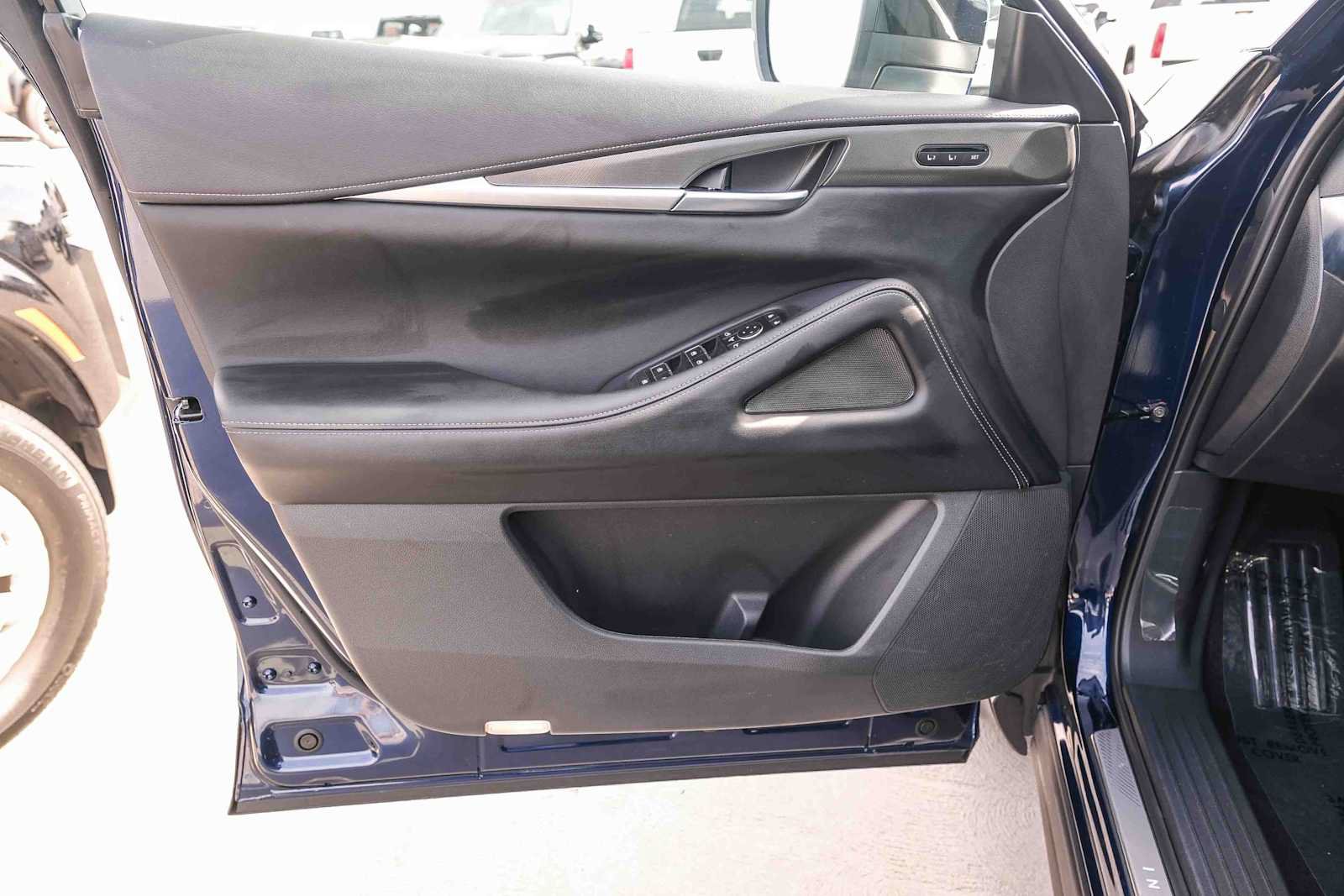 Used 2026 INFINITI QX60 Pure w/ Cargo Package FWD image 23