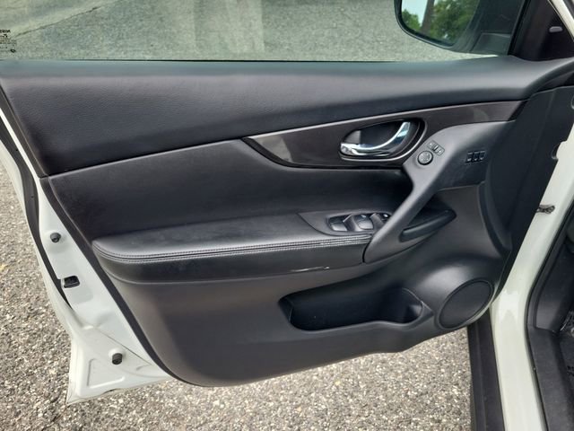 Used 2019 Nissan Rogue SV w/ Premium Package AWD/4WD image 11