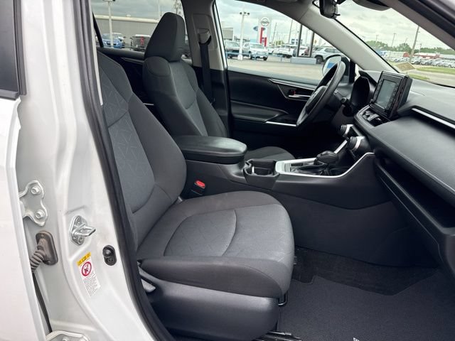Used 2019 Toyota RAV4 XLE w/ Carpet Mat Package AWD/4WD image 17