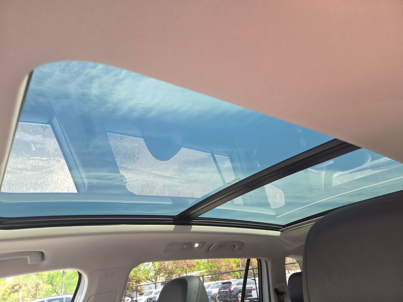 Used 2020 Volkswagen Tiguan SE w/ Panoramic Sunroof Package AWD/4WD image 16