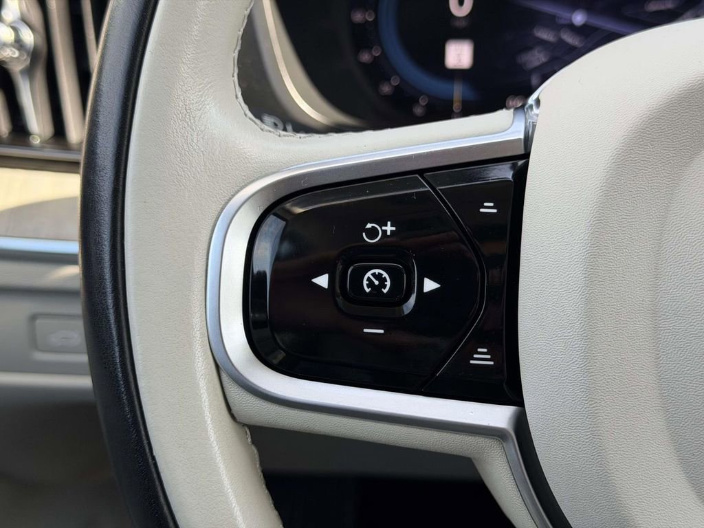 Used 2023 Volvo XC60 B5 Plus w/ Protection Package Premier image 9