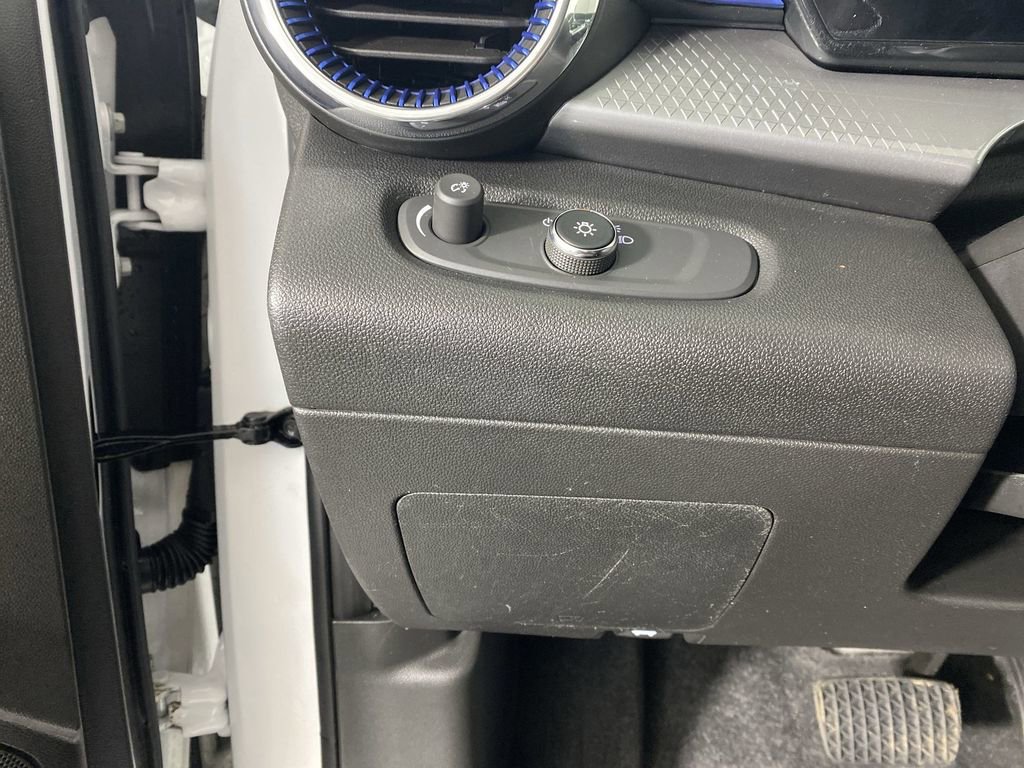 Certified 2025 Chevrolet Trax LT w/ Driver Confidence Package image 20