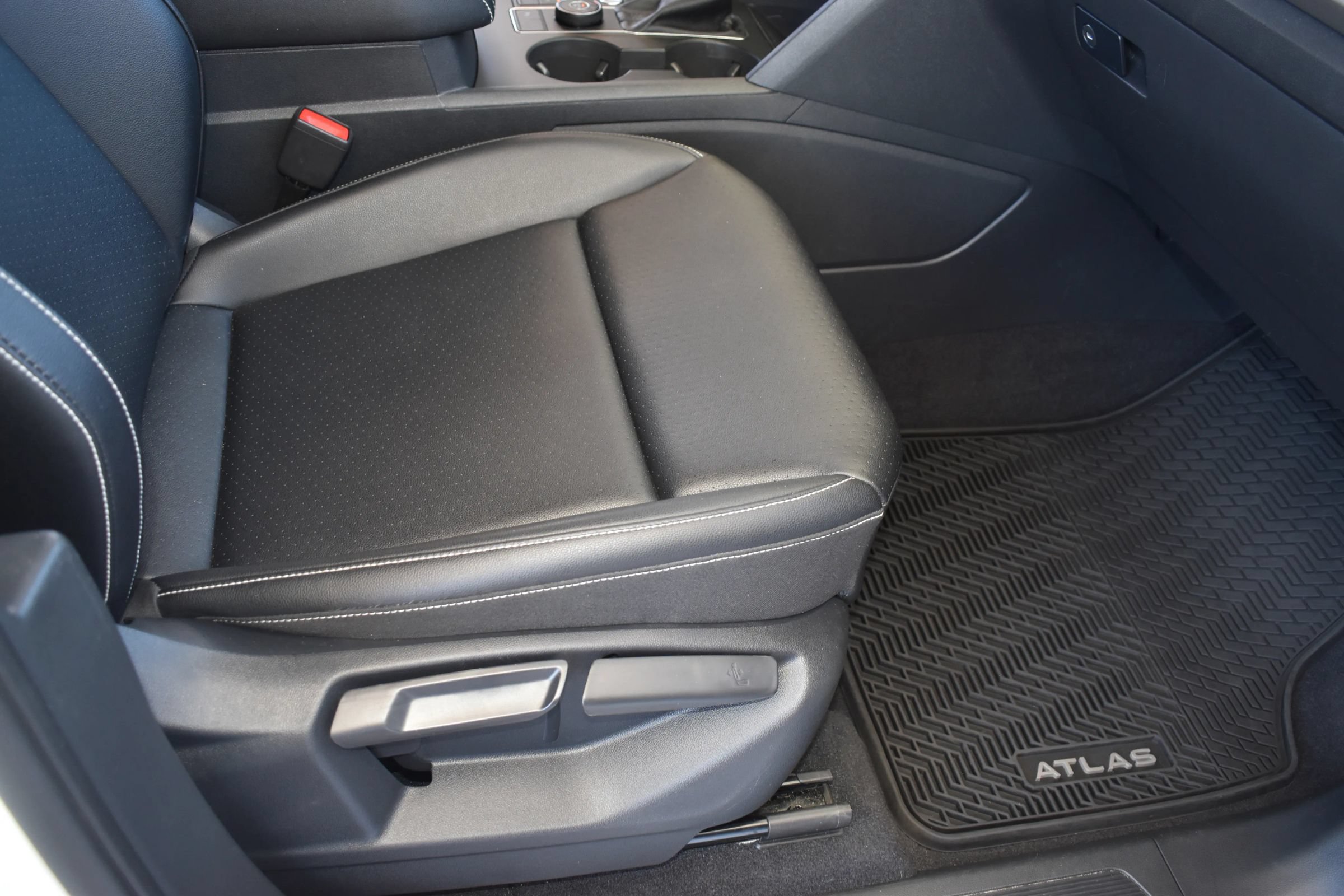 Used 2020 Volkswagen Atlas Cross Sport SE w/ Panoramic Sunroof Package AWD/4WD image 18