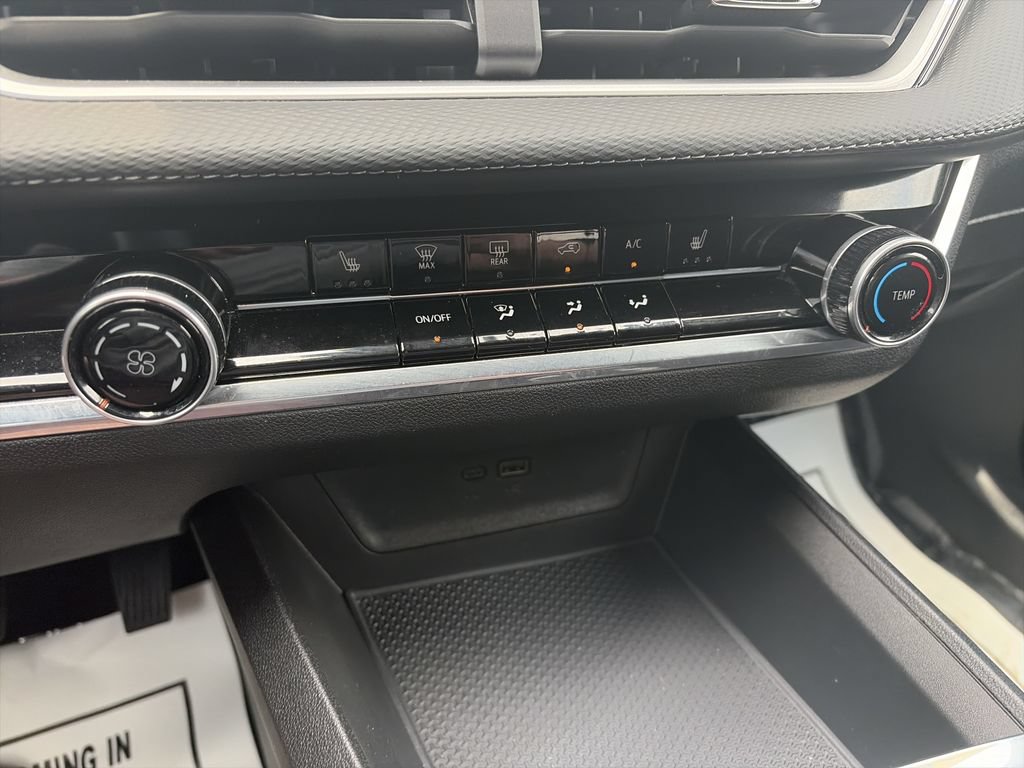 Used 2025 Chevrolet Equinox LT FWD image 24