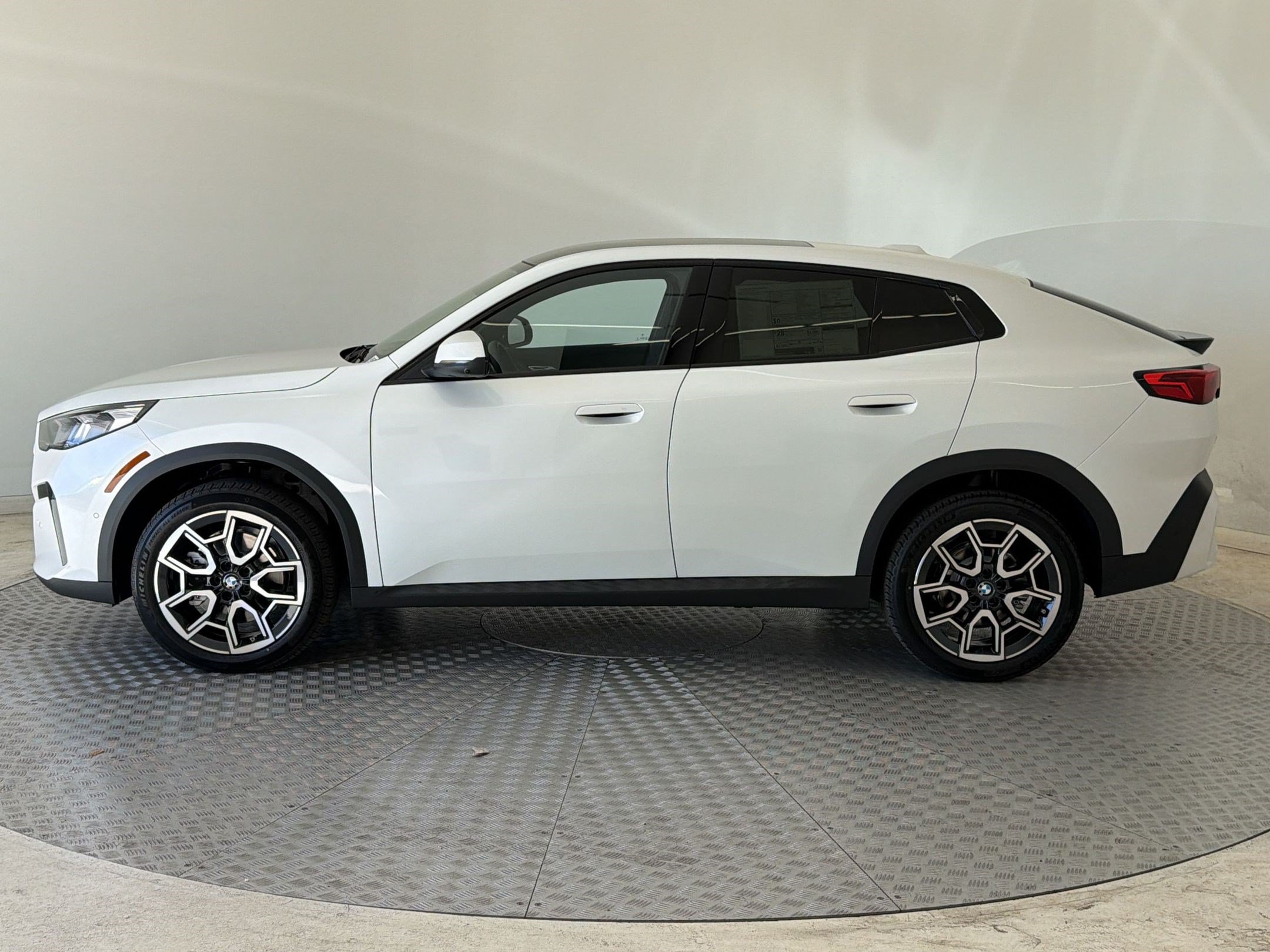 New 2026 BMW X2 xDrive28i w/ Technology Package AWD/4WD image 2