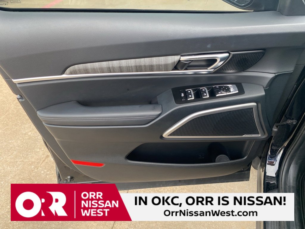 Used 2024 Kia Telluride EX w/ EX Captain's Chair Package image 12