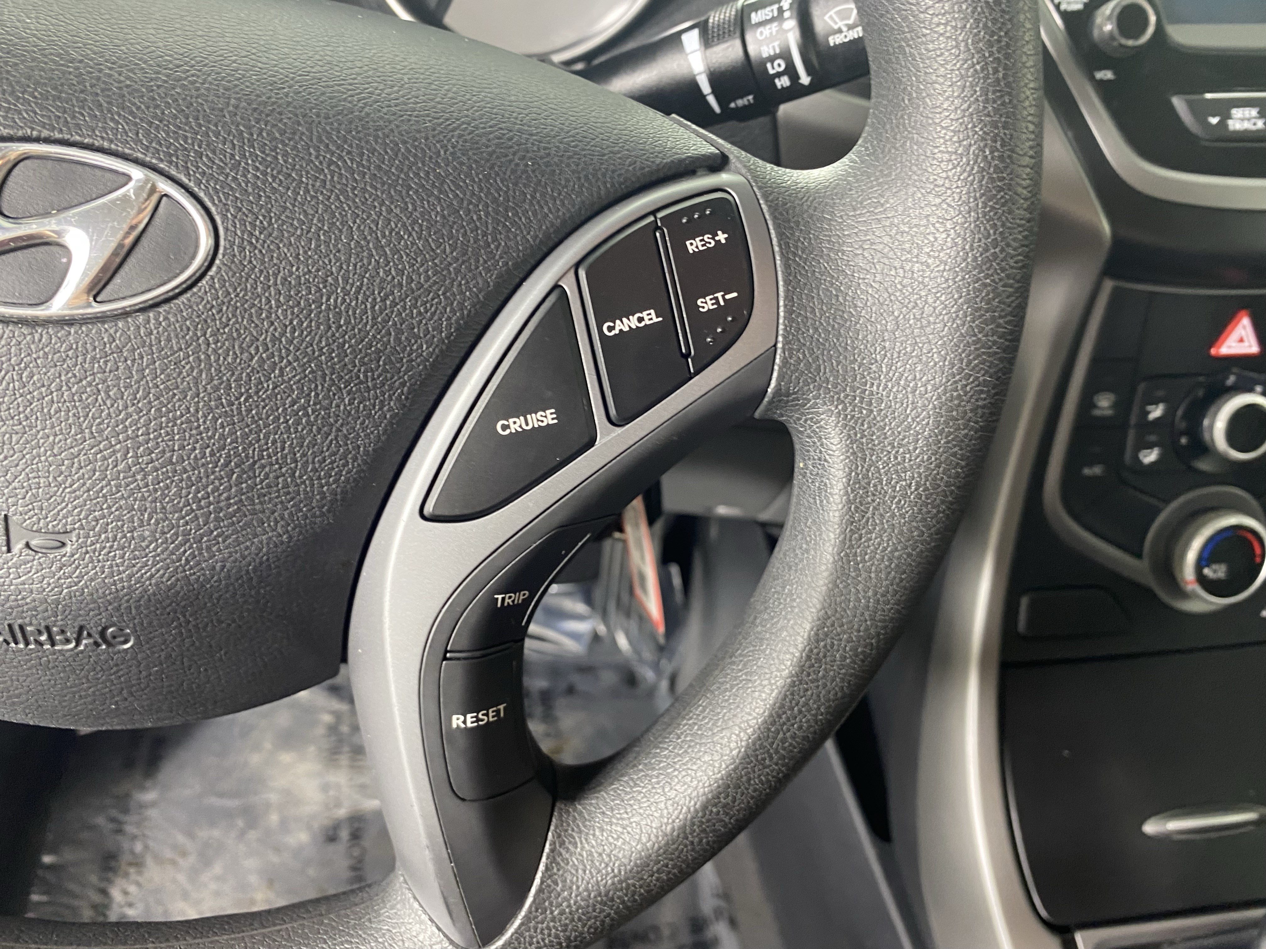 Used 2016 Hyundai Elantra SE w/ Option Group 02 FWD image 18