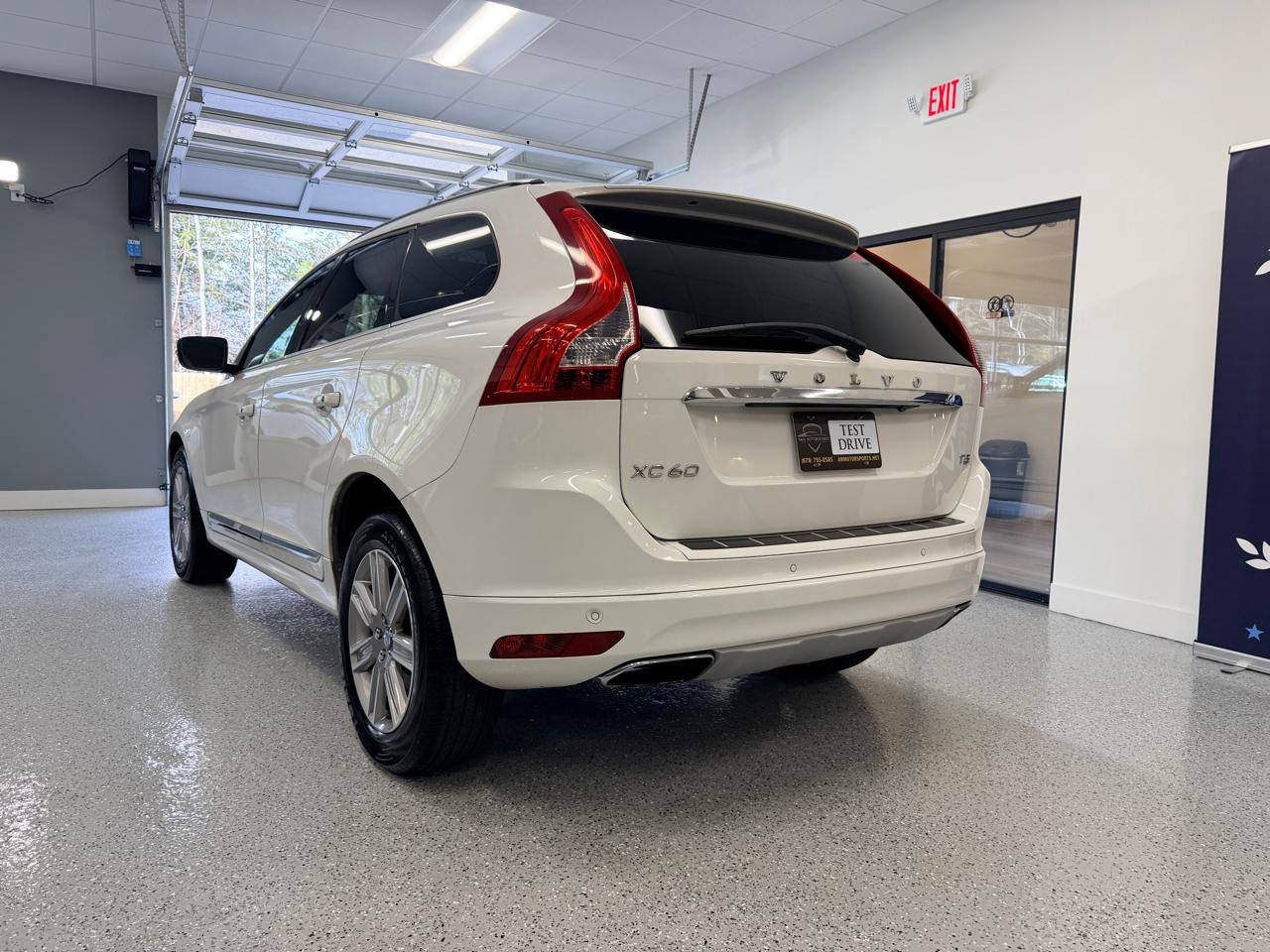 Used 2017 Volvo XC60 T5 Inscription w/ Preferred Option Package image 6