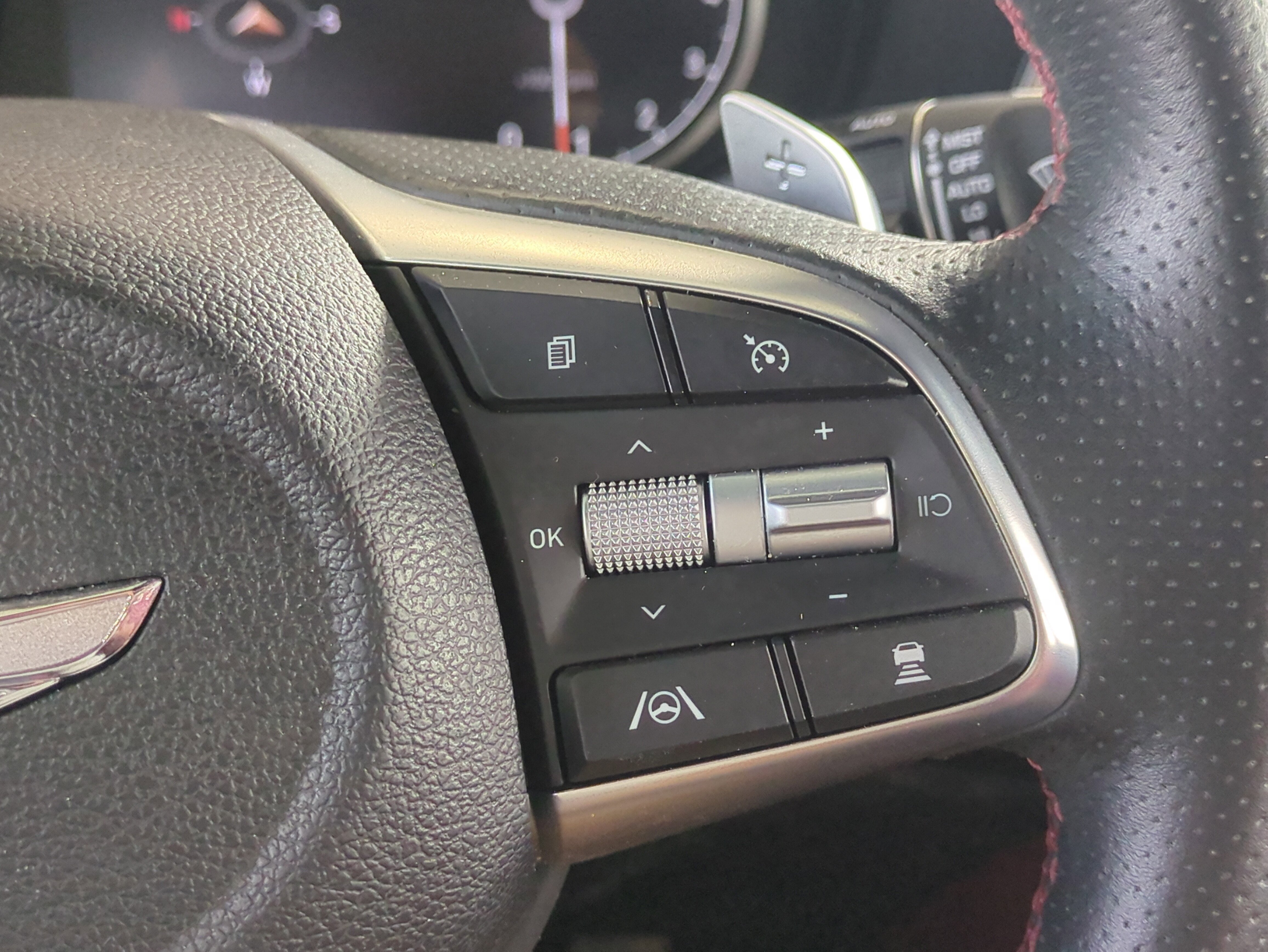 Used 2023 Genesis G70 2.0T w/ Sport Prestige Package image 27