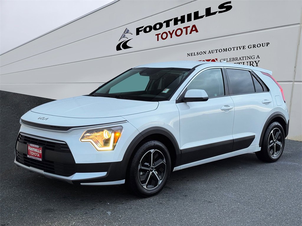 Used 2023 Kia Niro LX image 3