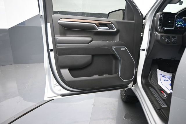 Used 2022 Chevrolet Silverado 1500 LT Trail Boss w/ LT Trail Boss Premium Package AWD/4WD image 9
