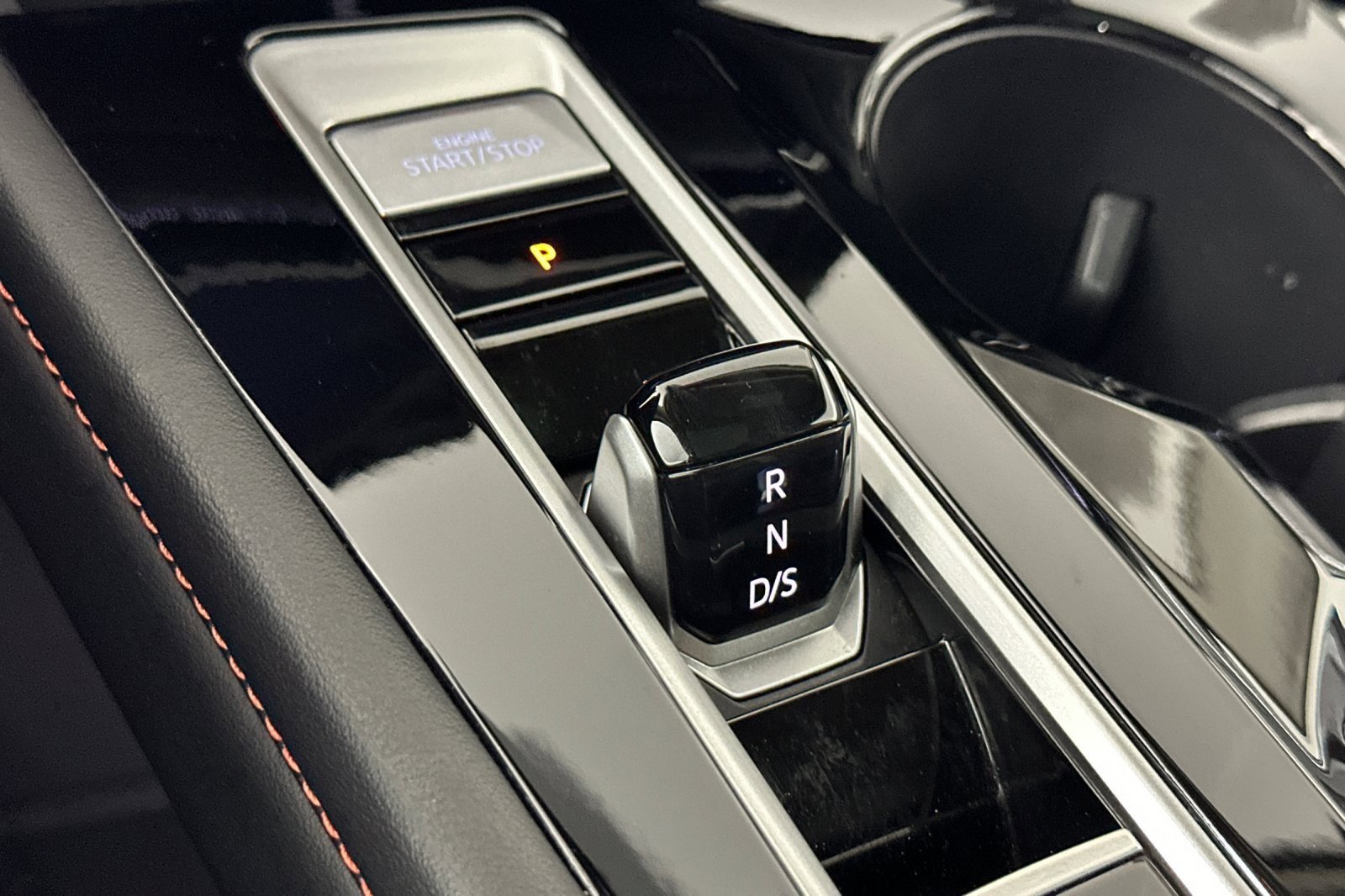 Used 2024 Volkswagen Atlas Peak Edition SE image 21