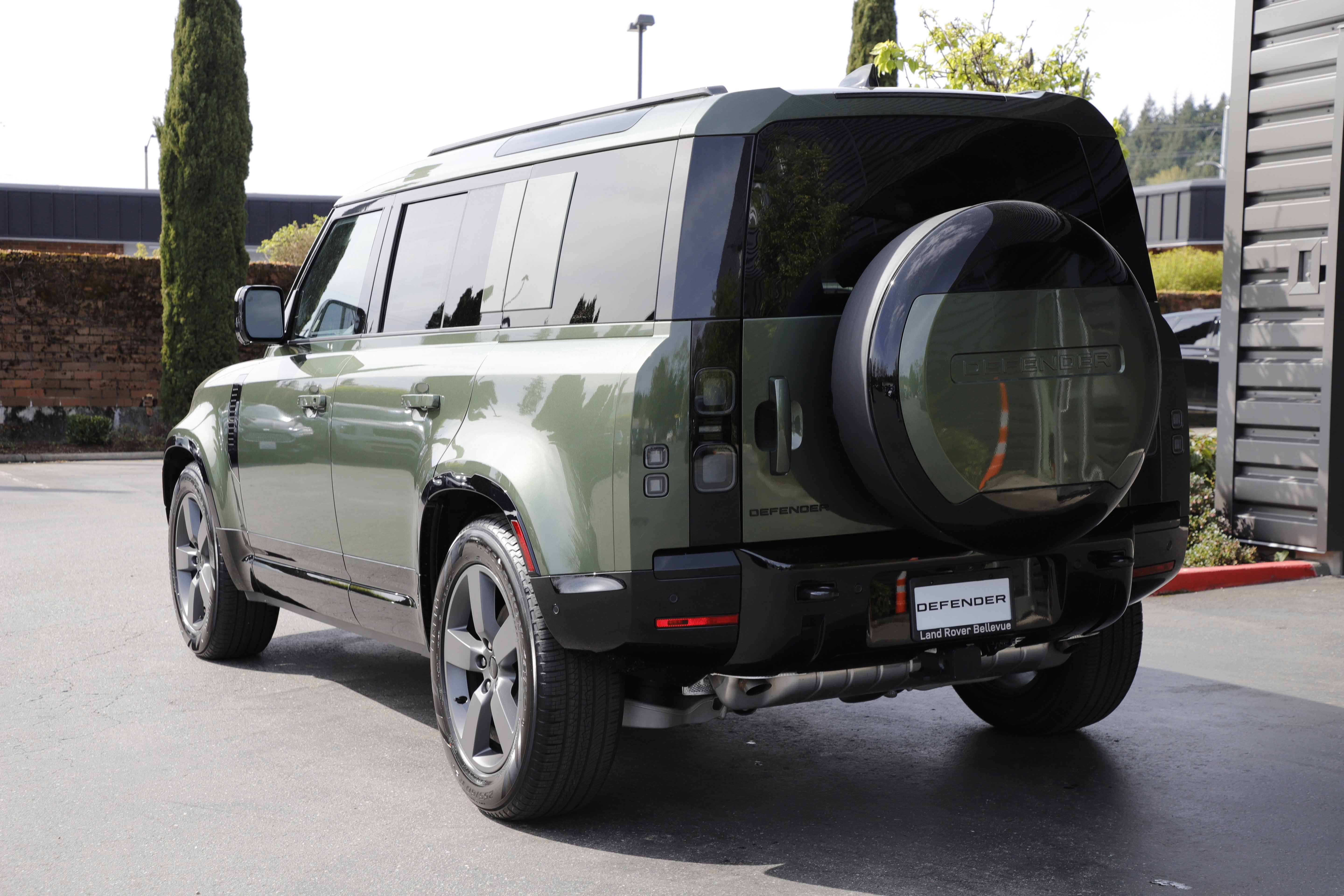 New 2026 Land Rover Defender 110 X-Dynamic SE image 4