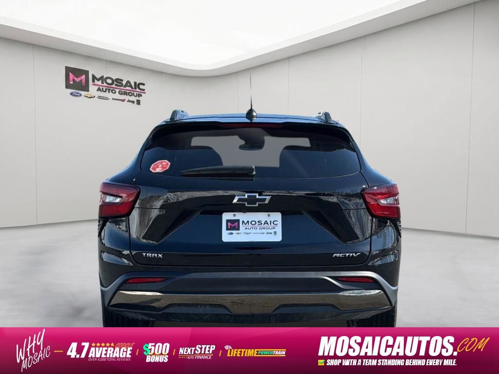 Used 2025 Chevrolet Trax ACTIV w/ Sunroof Package FWD image 4