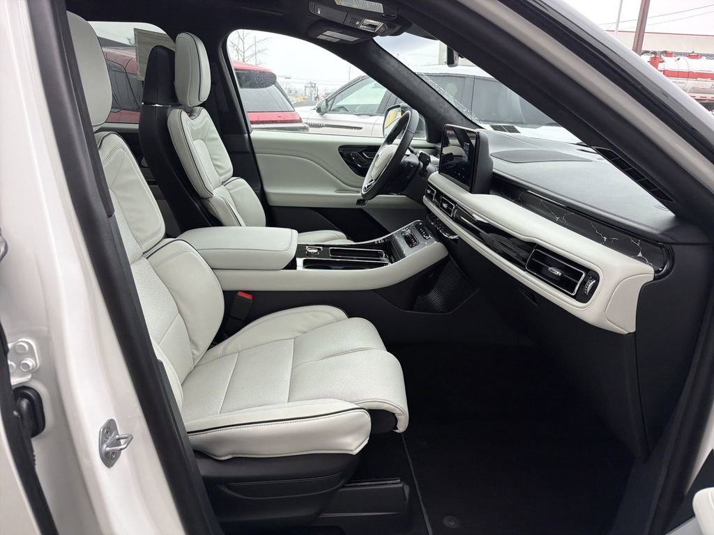New 2025 Lincoln Aviator Black Label image 7