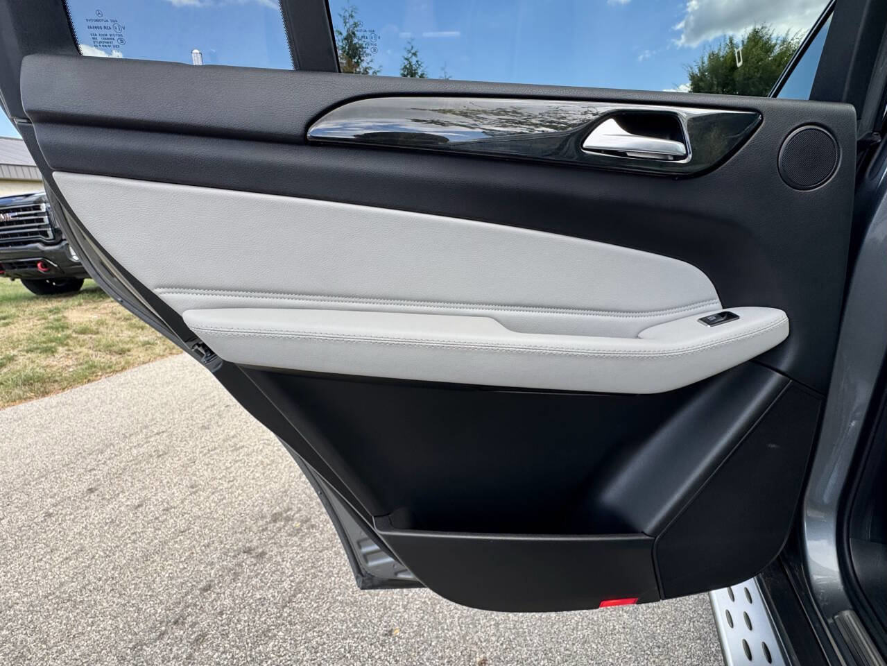 Used 2018 Mercedes-Benz GLS 450 4MATIC image 32