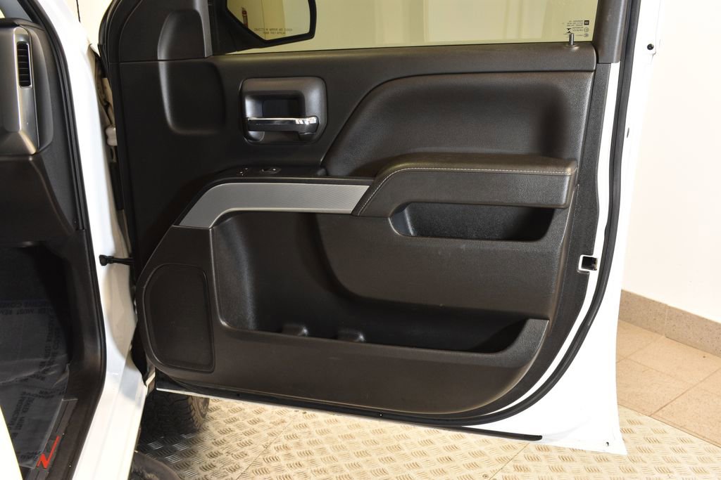 Used 2018 Chevrolet Silverado 1500 LT w/ Redline Edition image 32