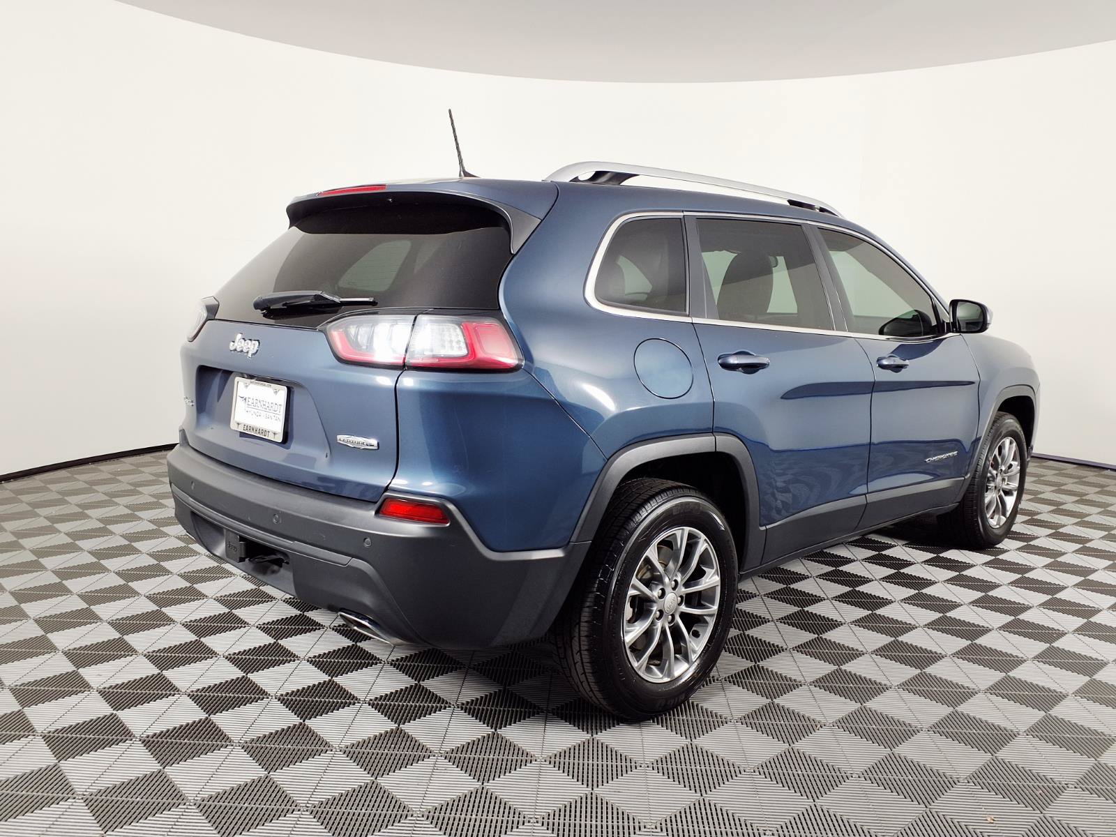 Used 2020 Jeep Cherokee Latitude Plus AWD/4WD image 4
